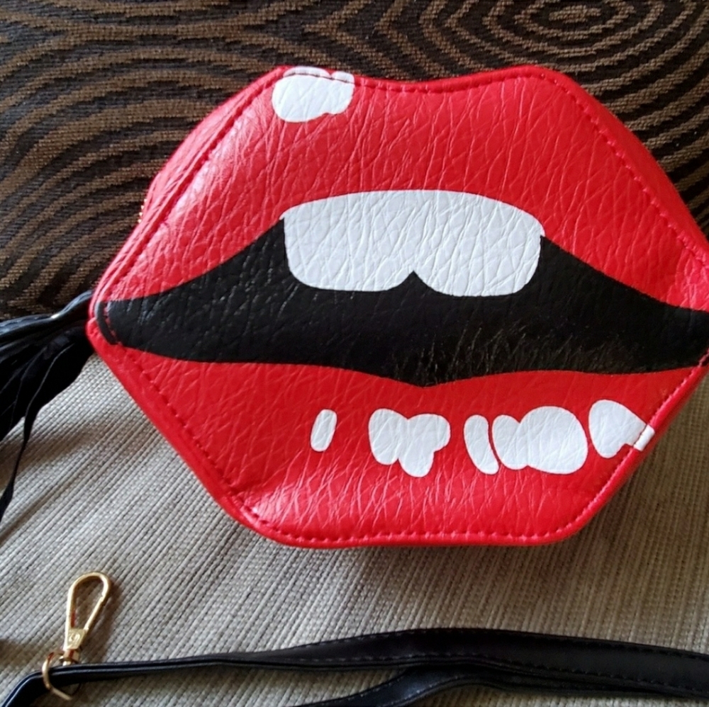 Lip purse